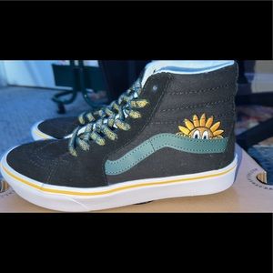 Black, yellow, green. Vans ComfyCrush.